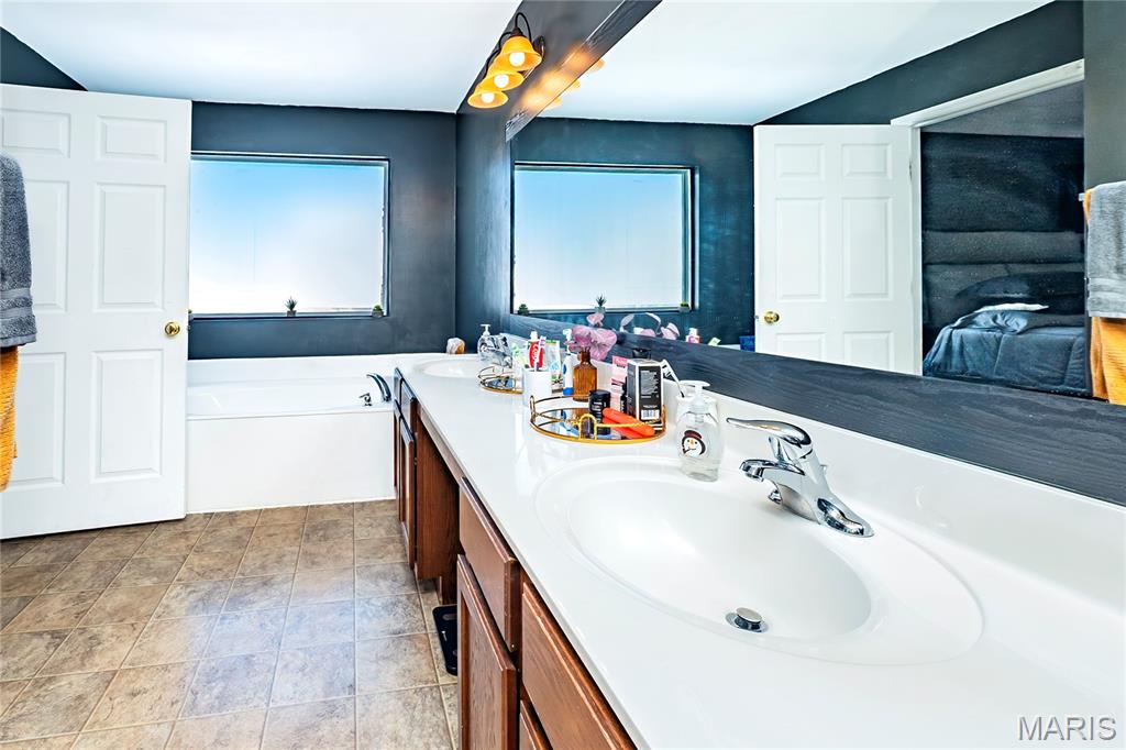 3851 Riverside Pointe Drive Florissant, MO 63034 - Photo 25 of 43