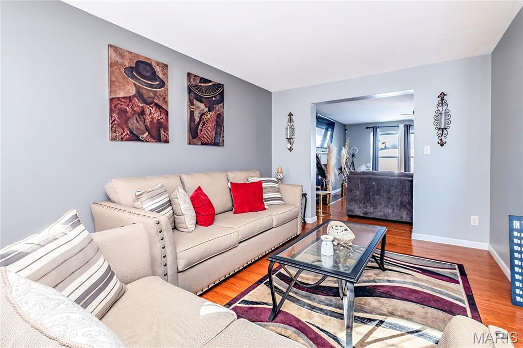 3851 Riverside Pointe Drive Florissant, MO 63034 - Photo 9 of 43