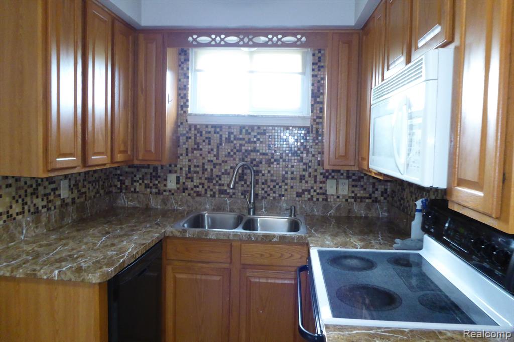 2365 Walton Boulevard Rochester, MI 48309 - Photo 12 of 40