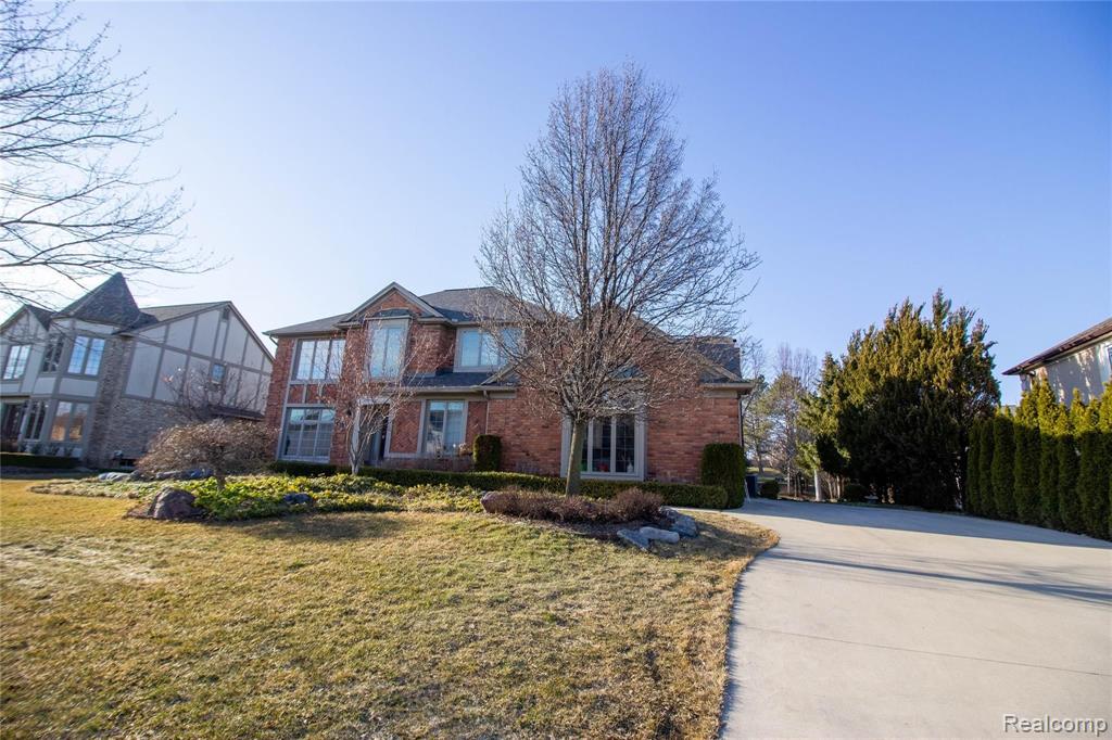 1067 Grandview Drive Rochester Hills, MI 48306 - Photo 2 of 26
