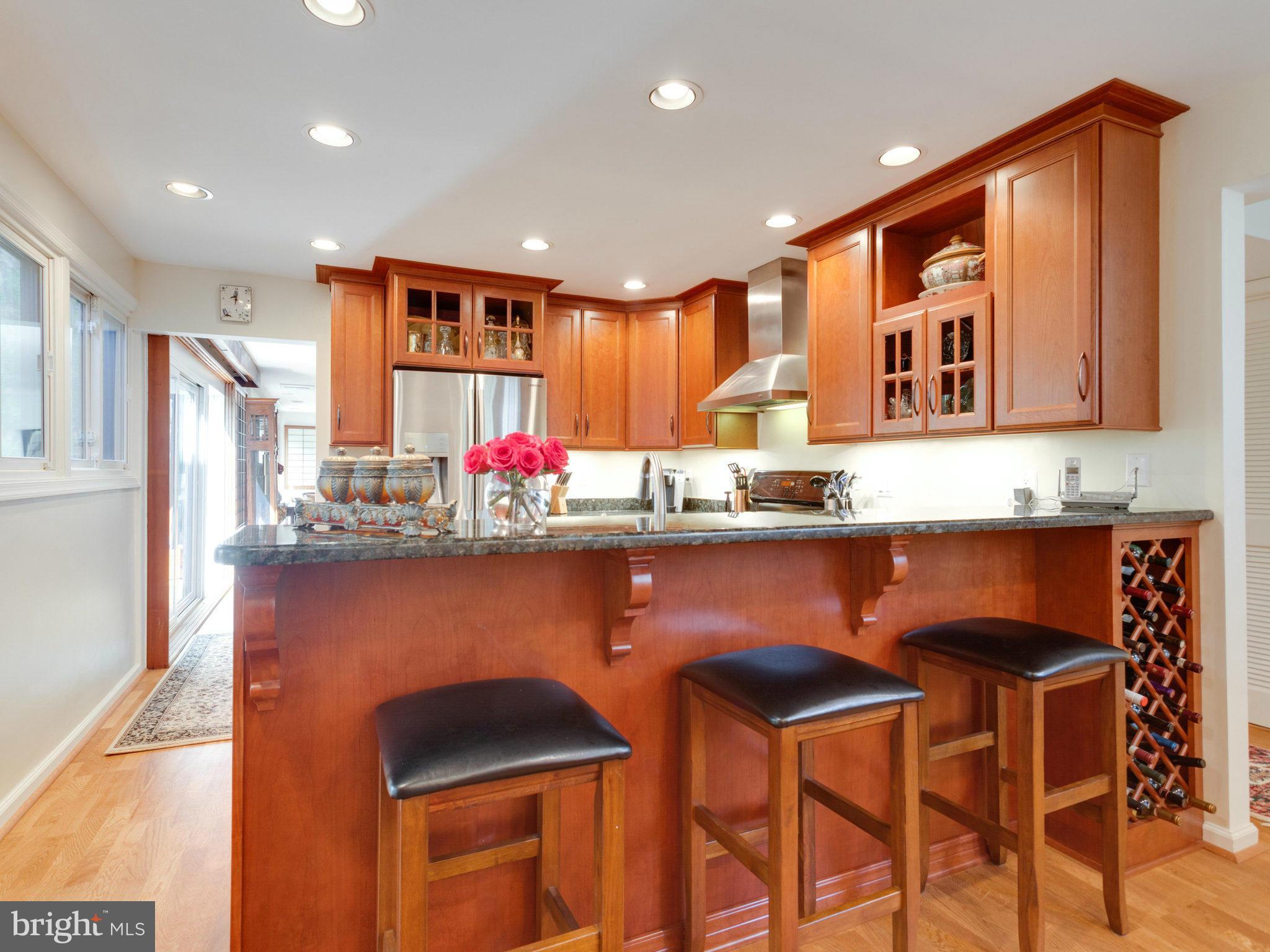 11509 Drop Forge Lane Reston, VA 20191 - Photo 15 of 30 Kitchen/Bar