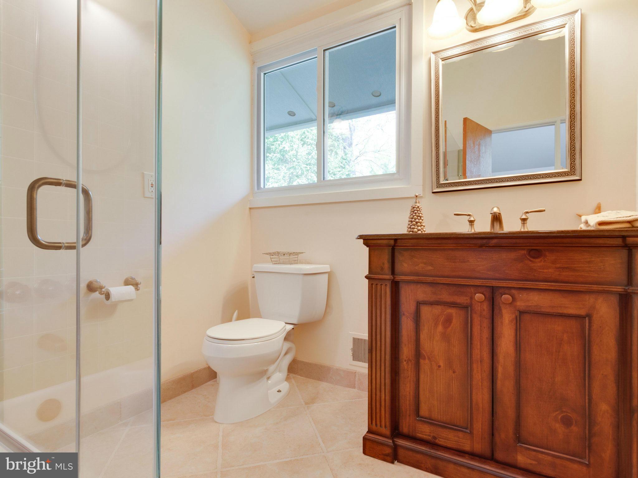 11509 Drop Forge Lane Reston, VA 20191 - Photo 22 of 30 Bath (Master)