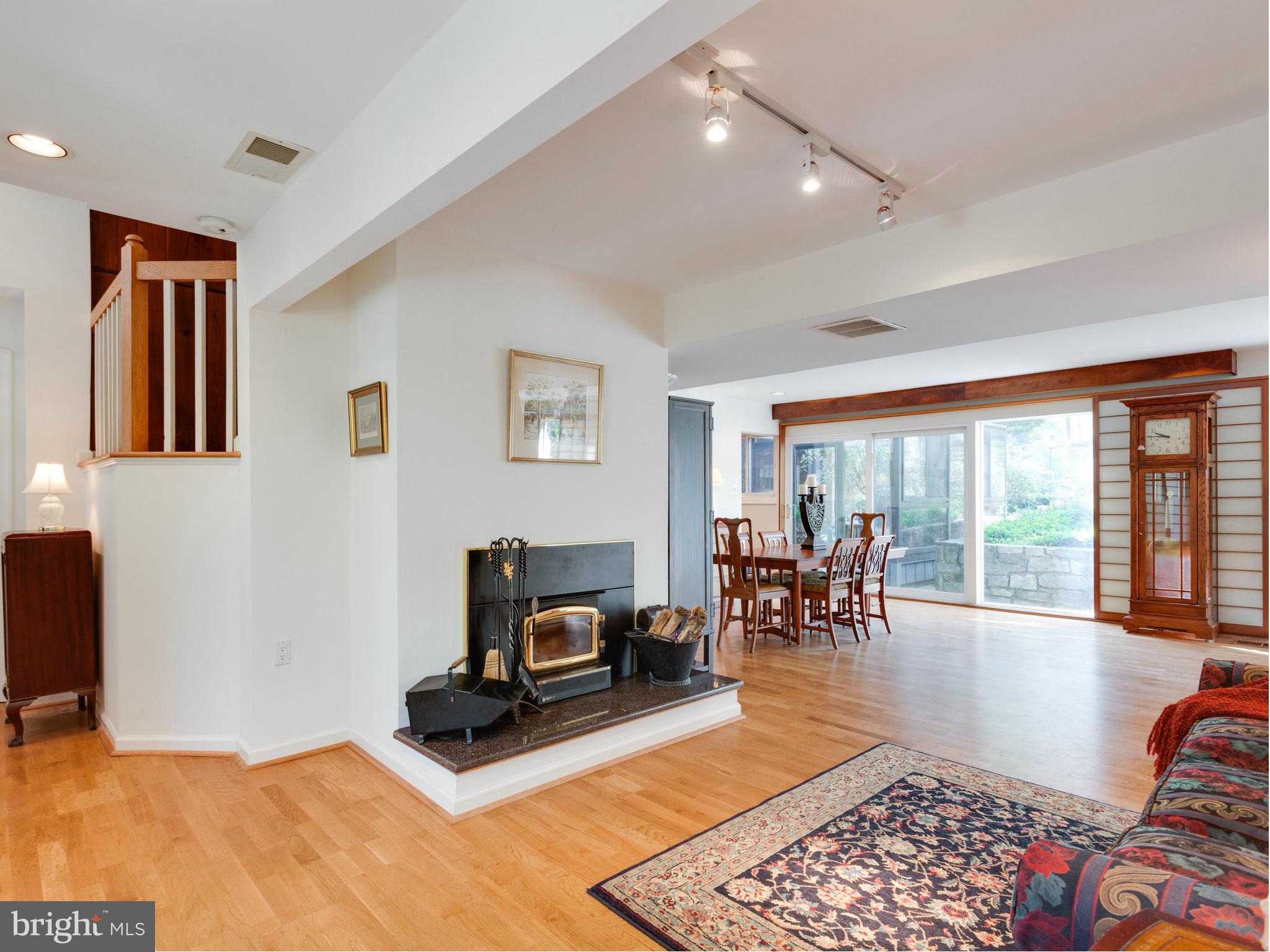 11509 Drop Forge Lane Reston, VA 20191 - Photo 7 of 30 Living Room