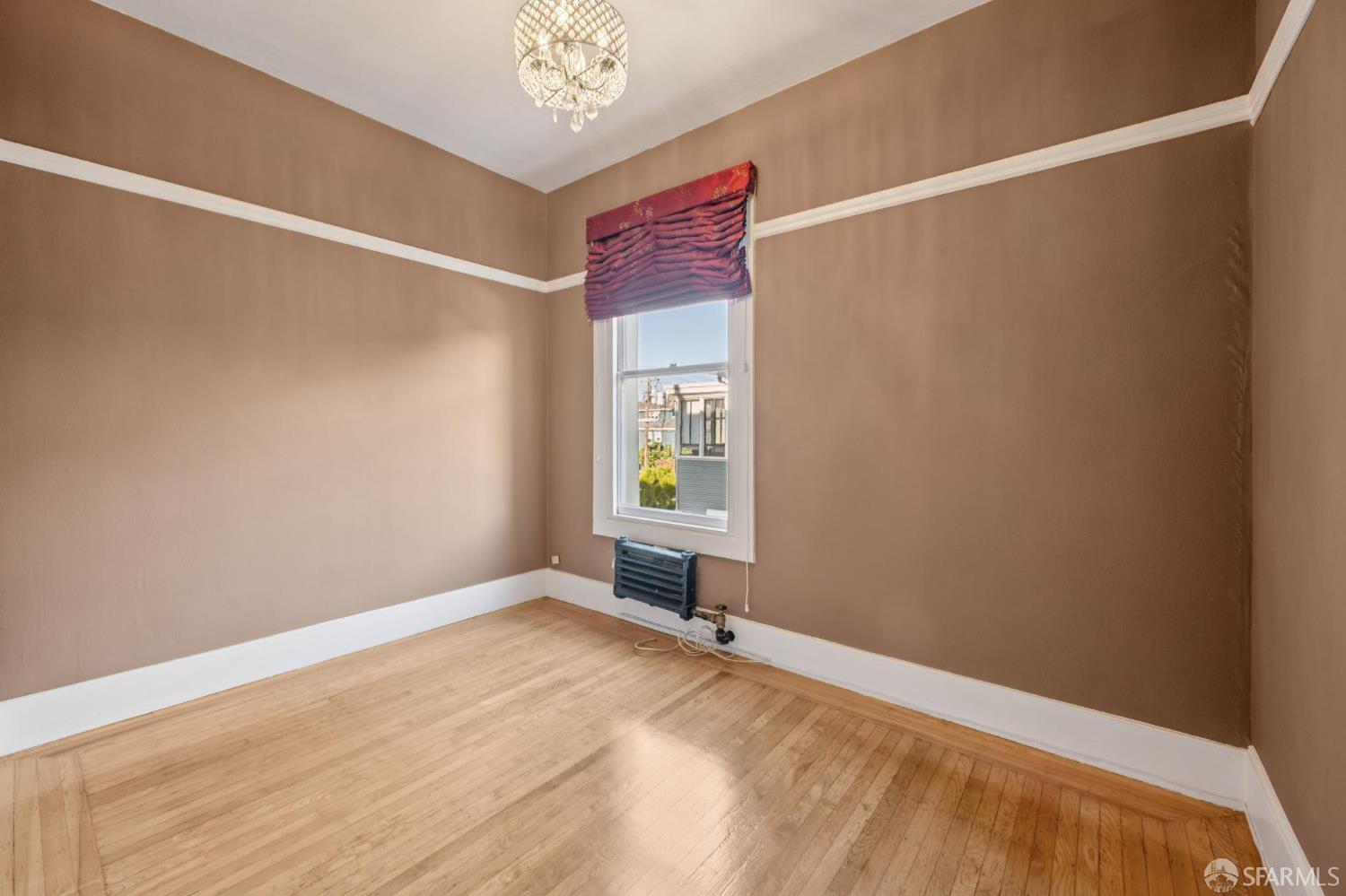 189 Commonwealth Avenue, Unit 3 San Francisco, CA 94118 - Photo 22 of 25 3rd bedroom is smaller and does not have a closet