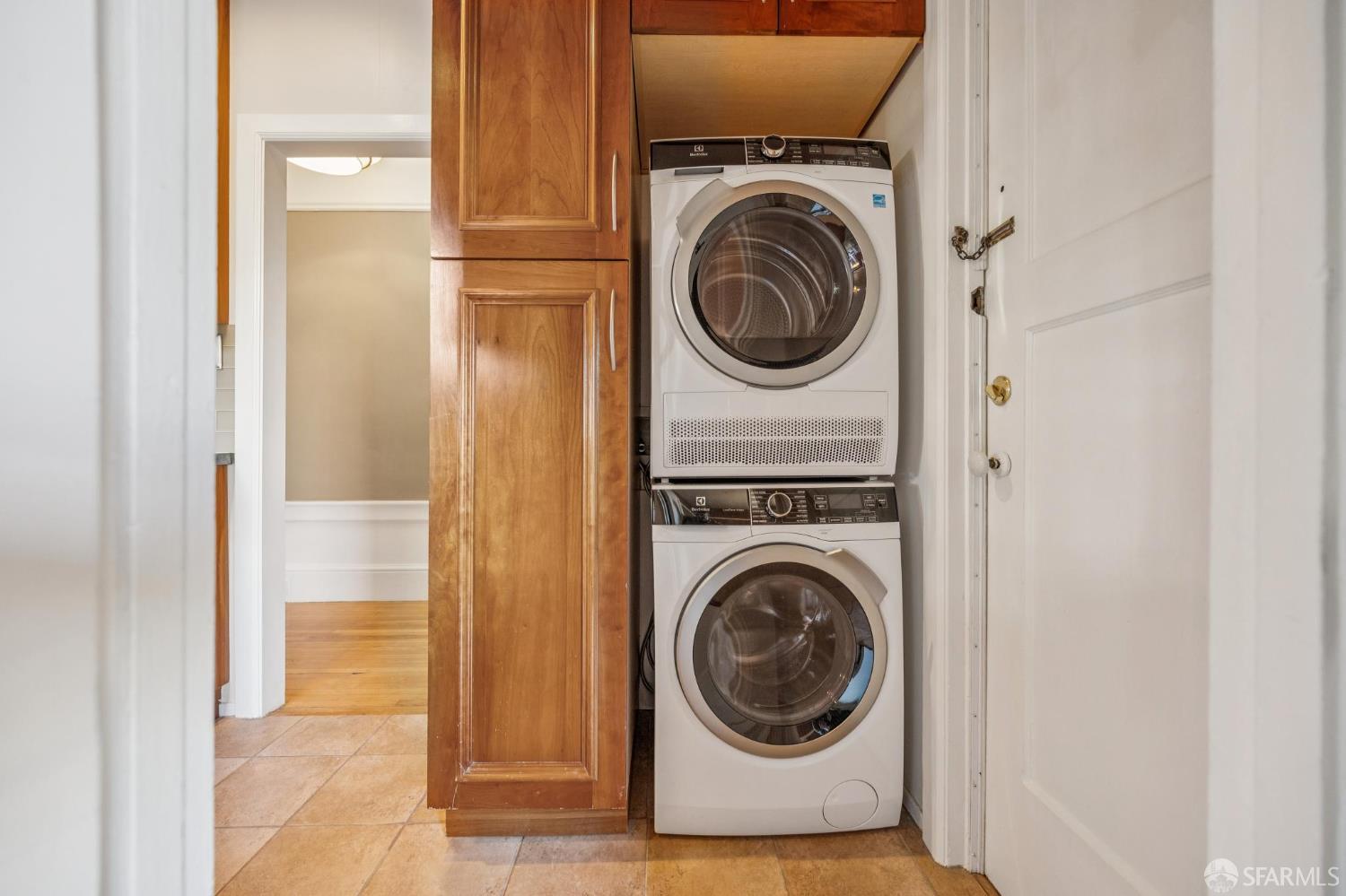 189 Commonwealth Avenue, Unit 3 San Francisco, CA 94118 - Photo 10 of 25 New, never-used washer and dryer tucked away