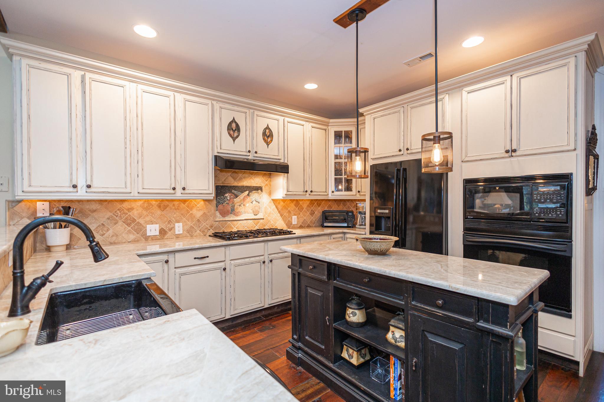 282 Sydney Road Holland, PA 18966 - Photo 8 of 44 Under and over cabinet lighting.