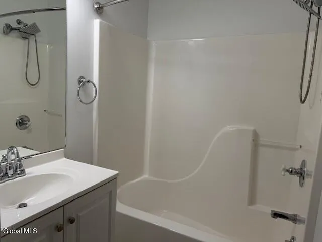 $3,300 | 80 Vanderbilt Avenue, Saratoga Springs, NY 12866