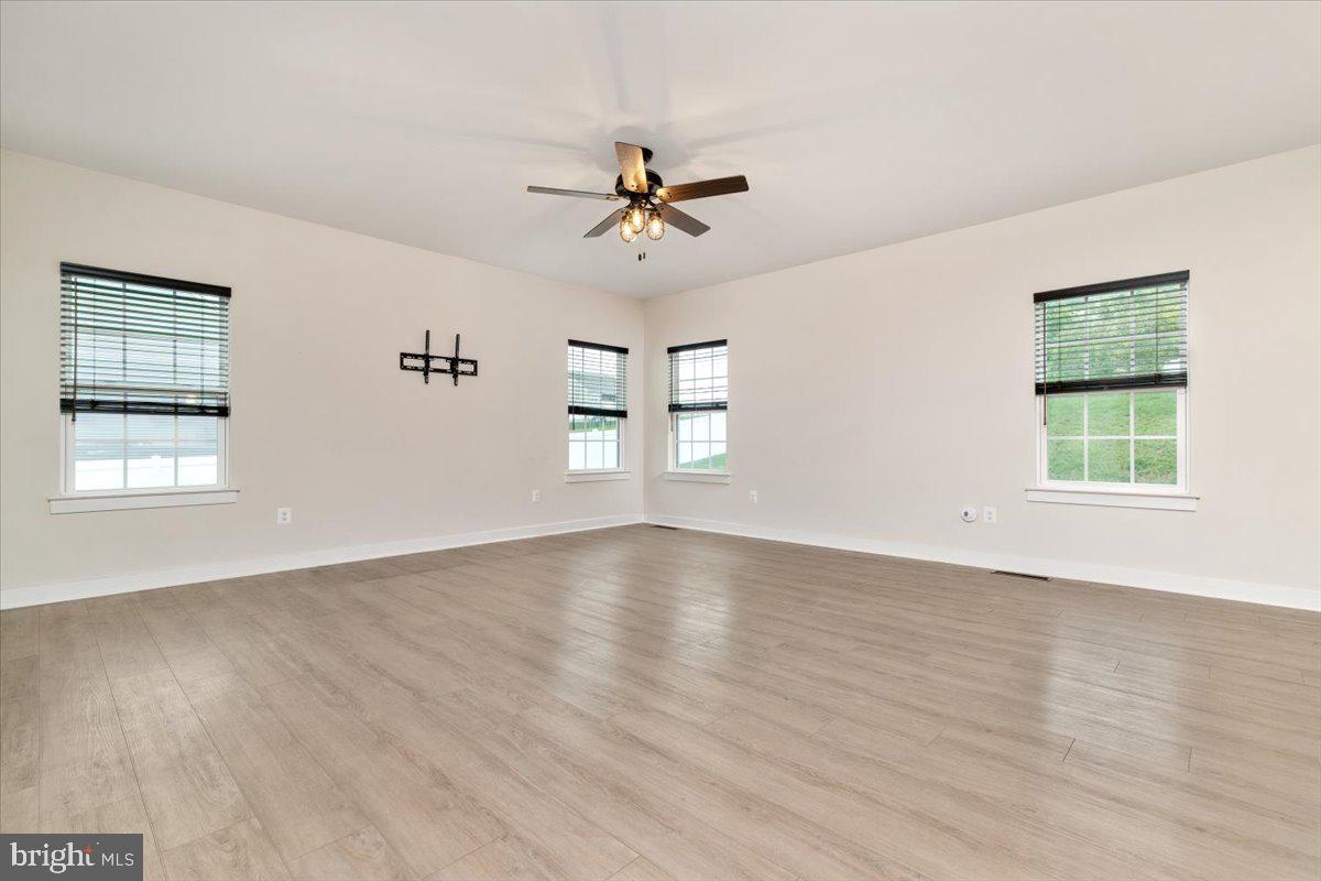 207 Decatur Circle Stephens City, VA 22655 - Photo 5 of 66 Gallery Image 5