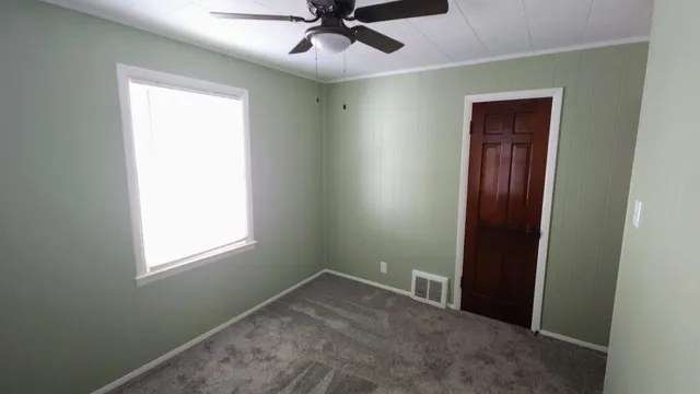 $1,300 | 814 Park Place, Clinton, IA 52732