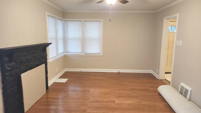 $1,300 | 814 Park Place, Clinton, IA 52732