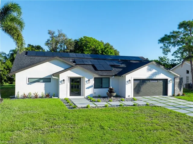 a view of a house with backyard and porch