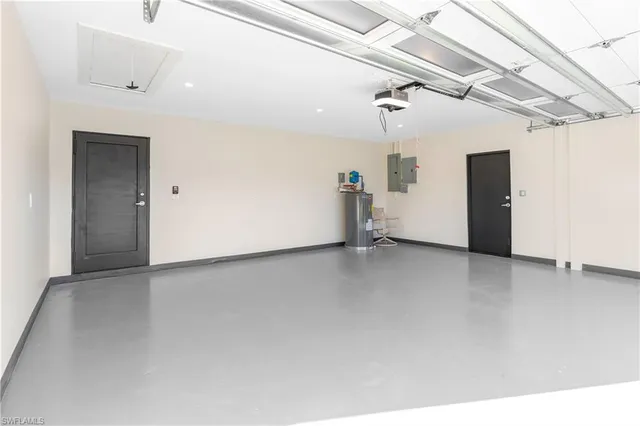 a view of a livingroom with a ceiling fan