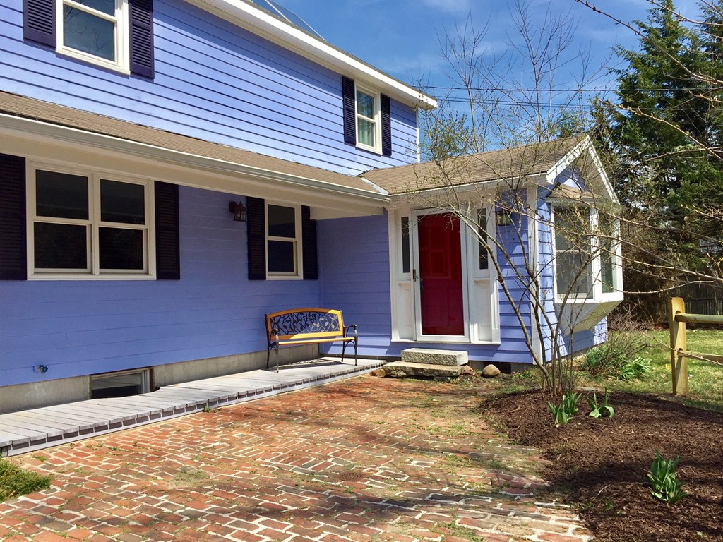 544 Bay Road Amherst, MA 01002 - Photo 1 of 27