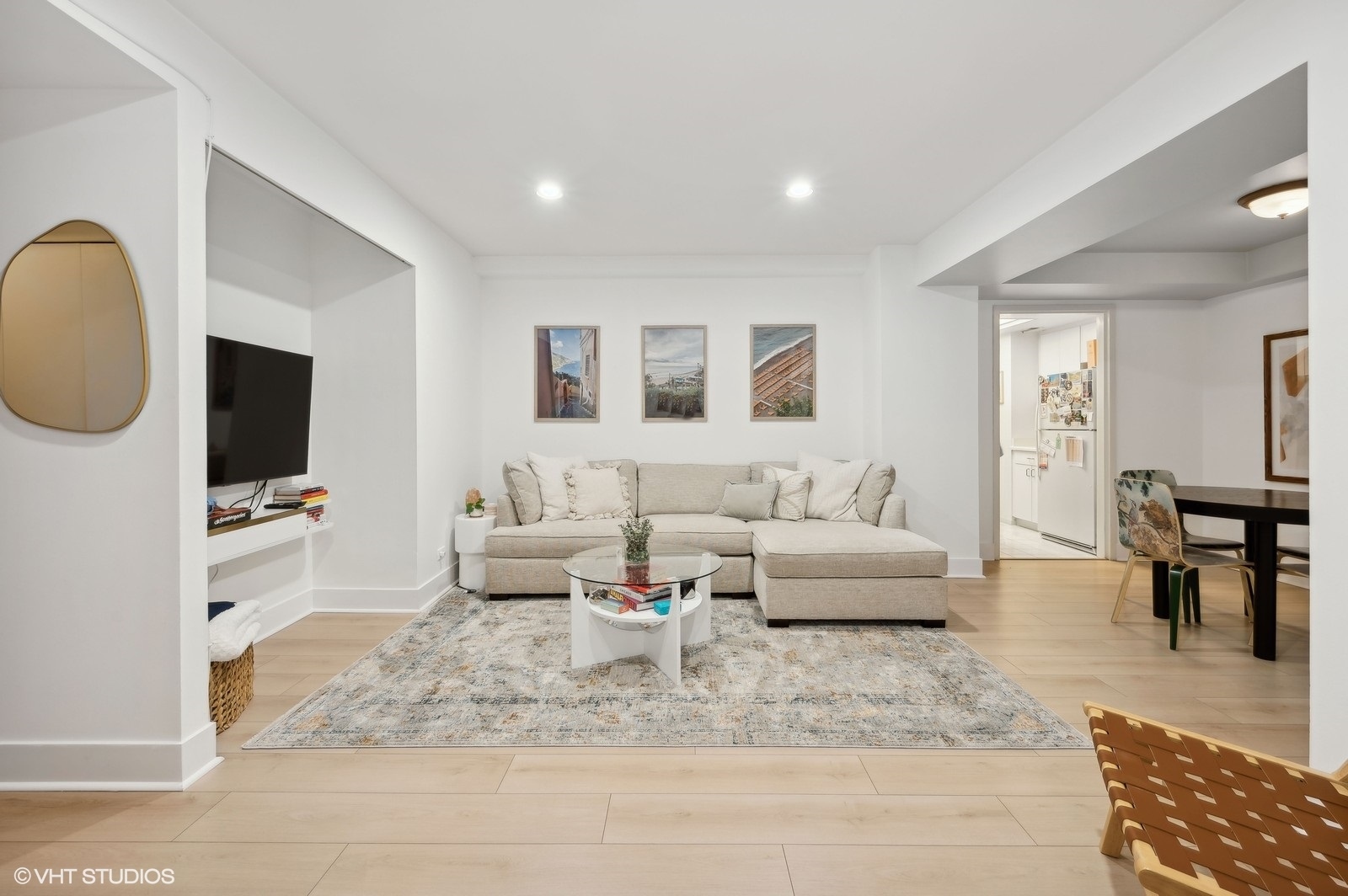 40 East Delaware Place, Unit 705 Chicago, IL 60611 - Photo 4 of 16