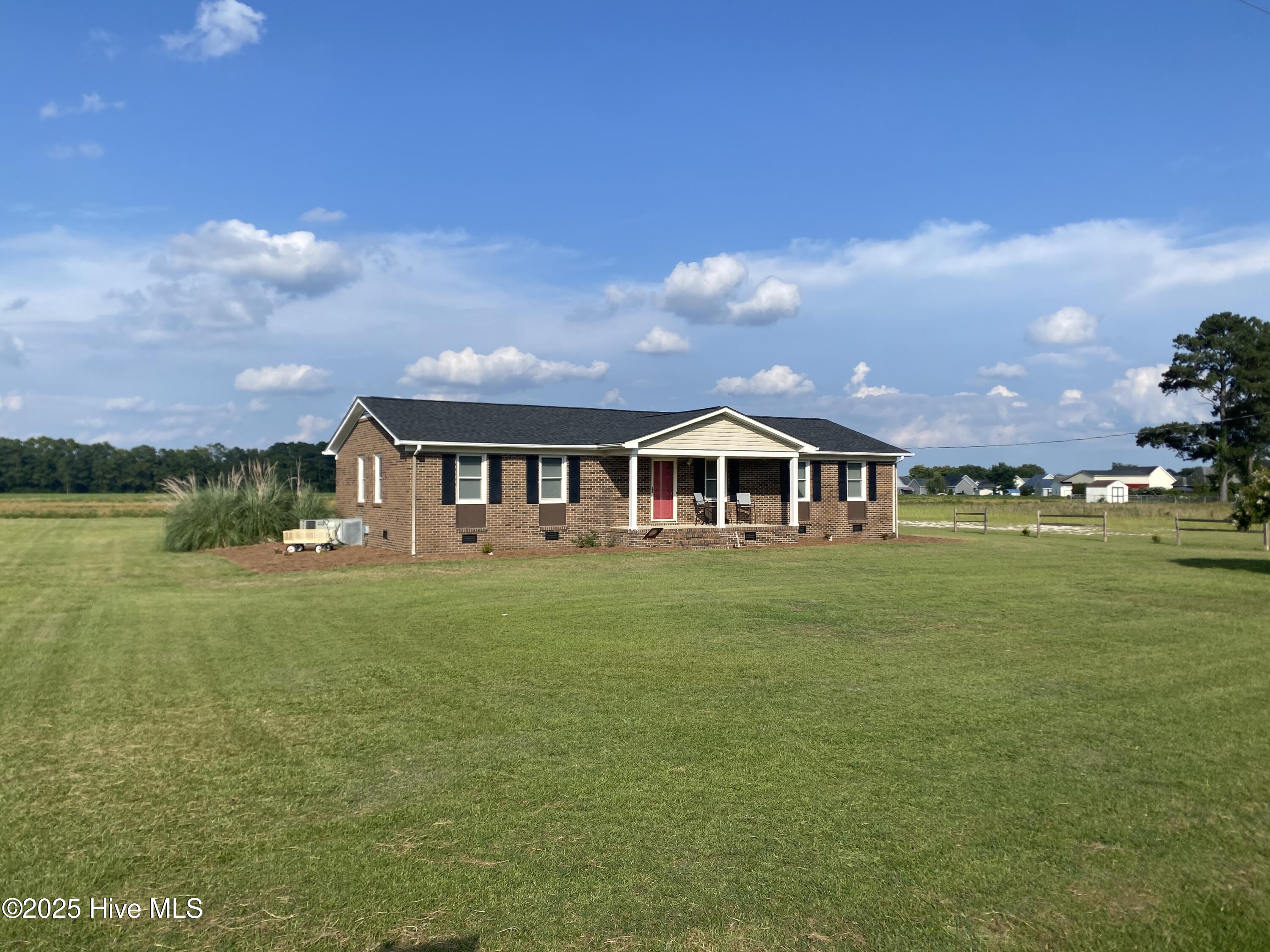 328 South Beston Road La Grange, NC 28551 - Photo 4 of 35 IMG-8087