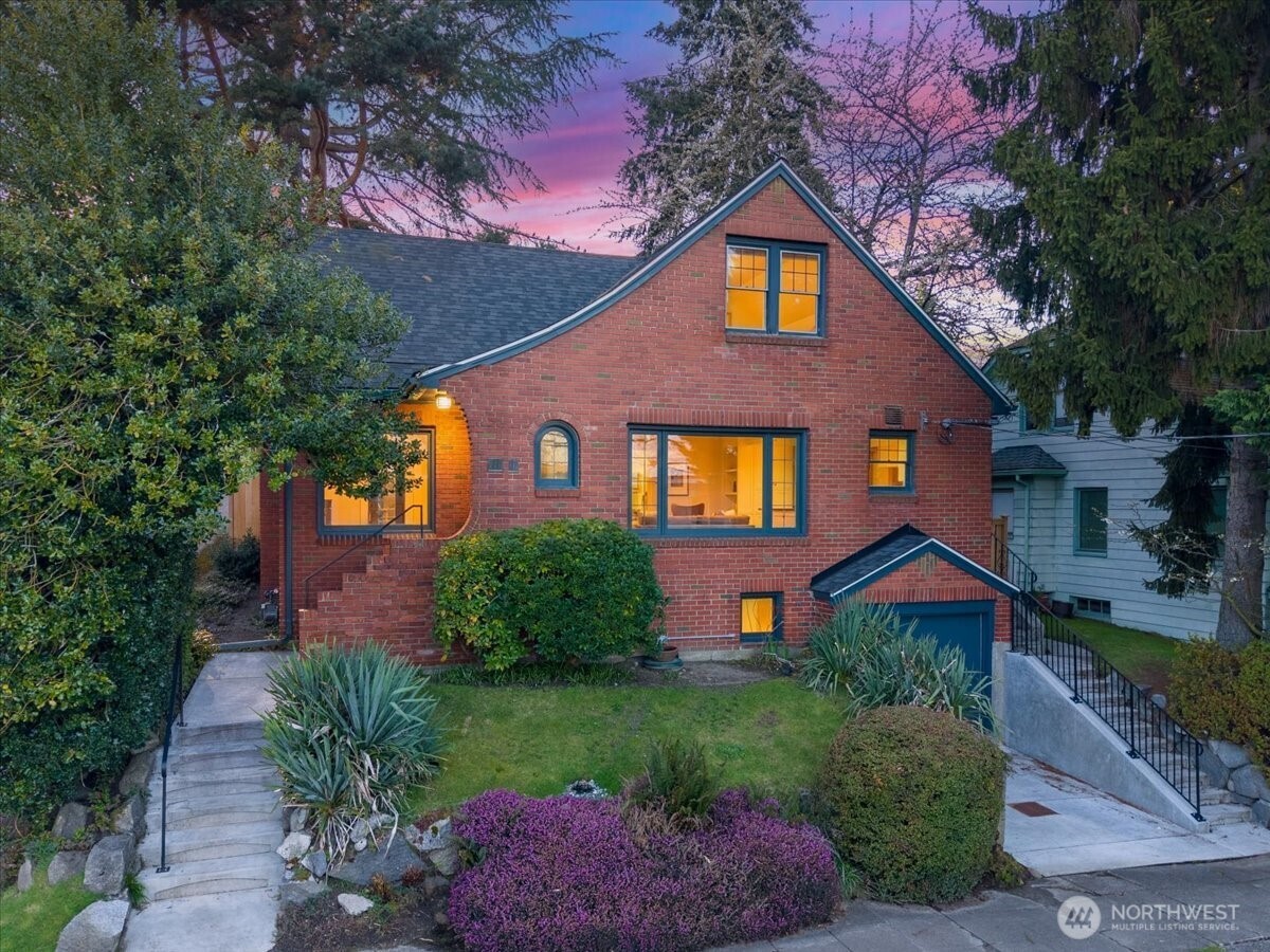 6517 Fremont Avenue North Seattle, WA 98103 - Photo 1 of 36