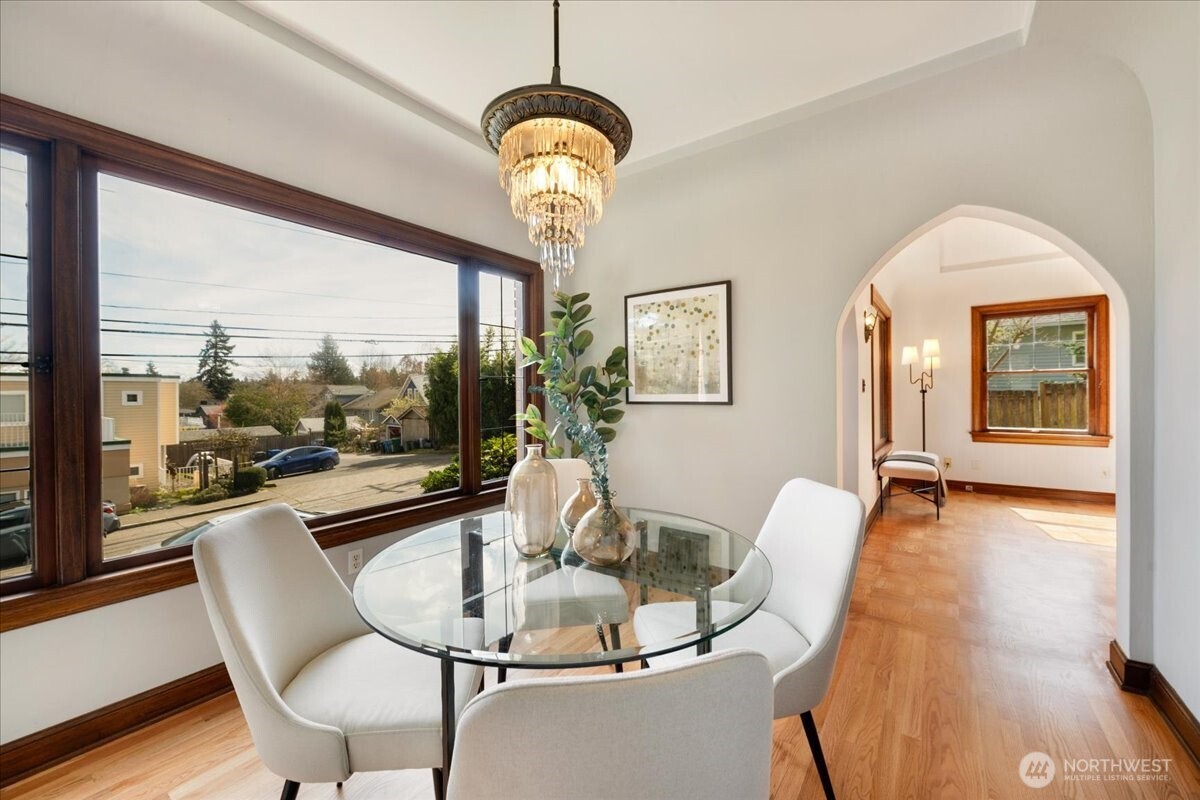 6517 Fremont Avenue North Seattle, WA 98103 - Photo 12 of 36