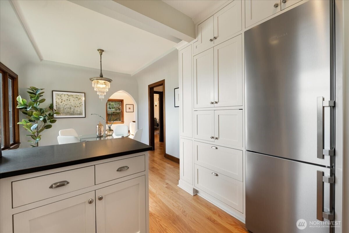 6517 Fremont Avenue North Seattle, WA 98103 - Photo 15 of 36