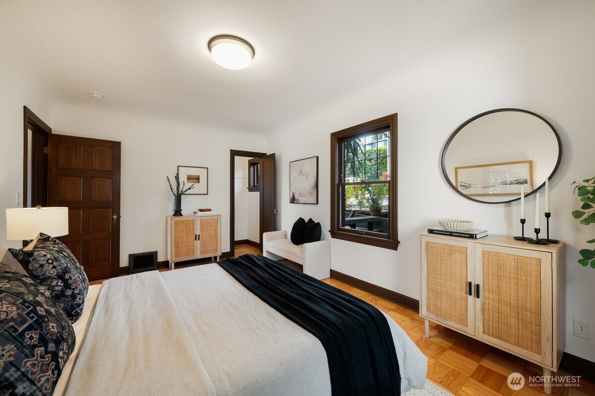 6517 Fremont Avenue North Seattle, WA 98103 - Photo 17 of 36