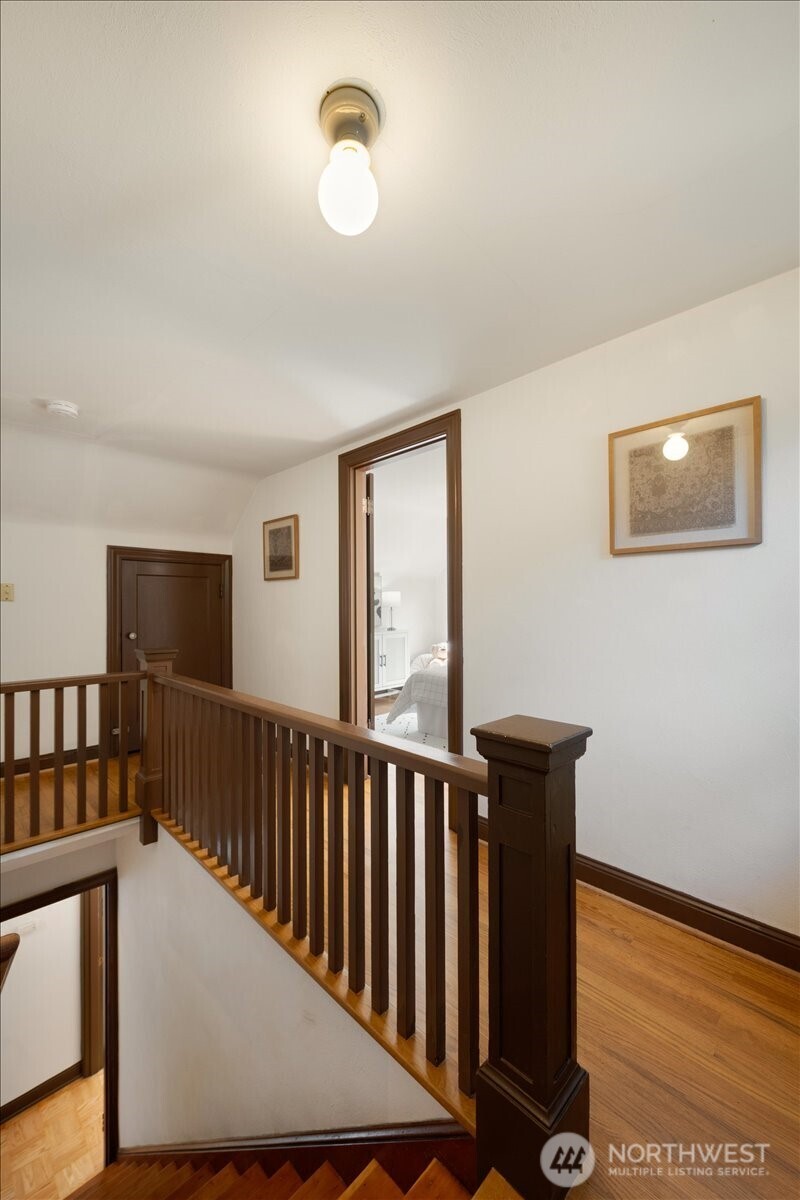 6517 Fremont Avenue North Seattle, WA 98103 - Photo 21 of 36