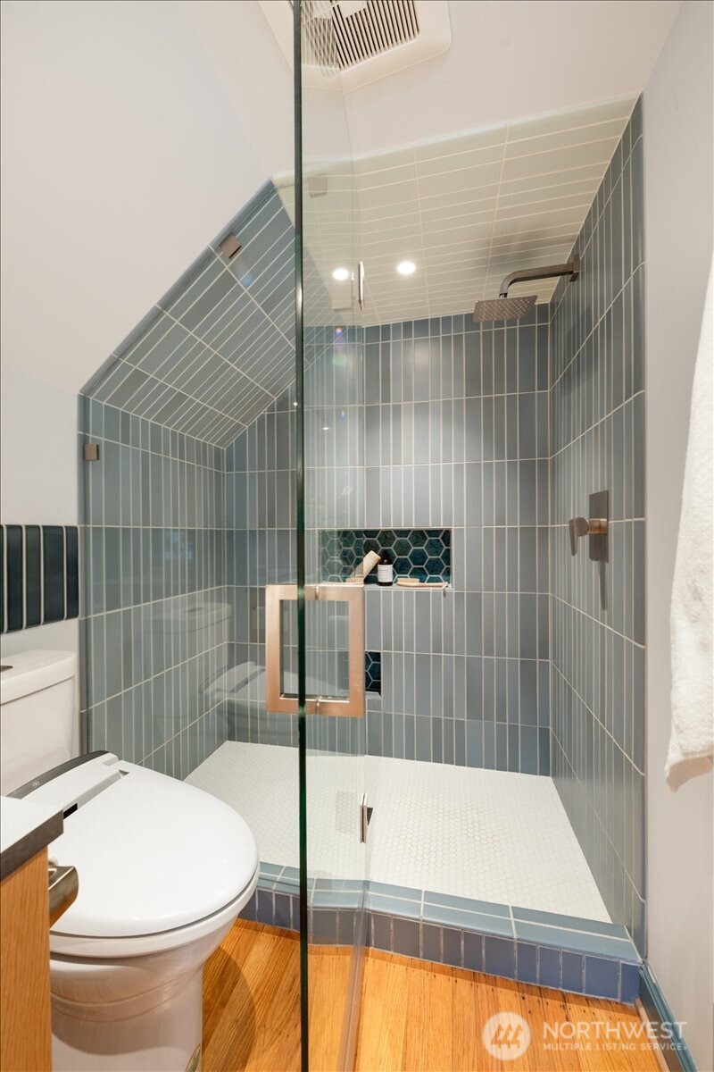 6517 Fremont Avenue North Seattle, WA 98103 - Photo 26 of 36