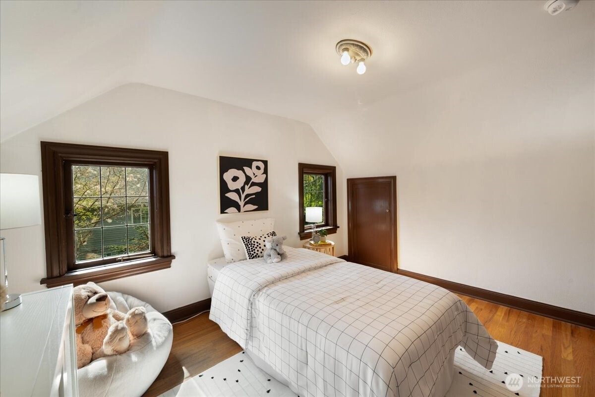6517 Fremont Avenue North Seattle, WA 98103 - Photo 28 of 36