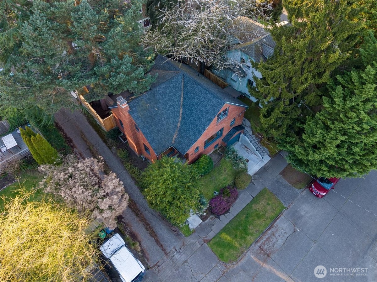 6517 Fremont Avenue North Seattle, WA 98103 - Photo 33 of 36
