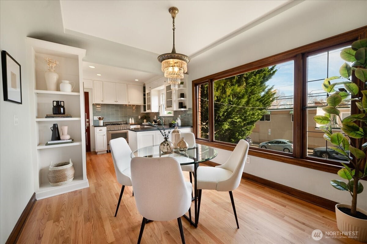 6517 Fremont Avenue North Seattle, WA 98103 - Photo 10 of 36
