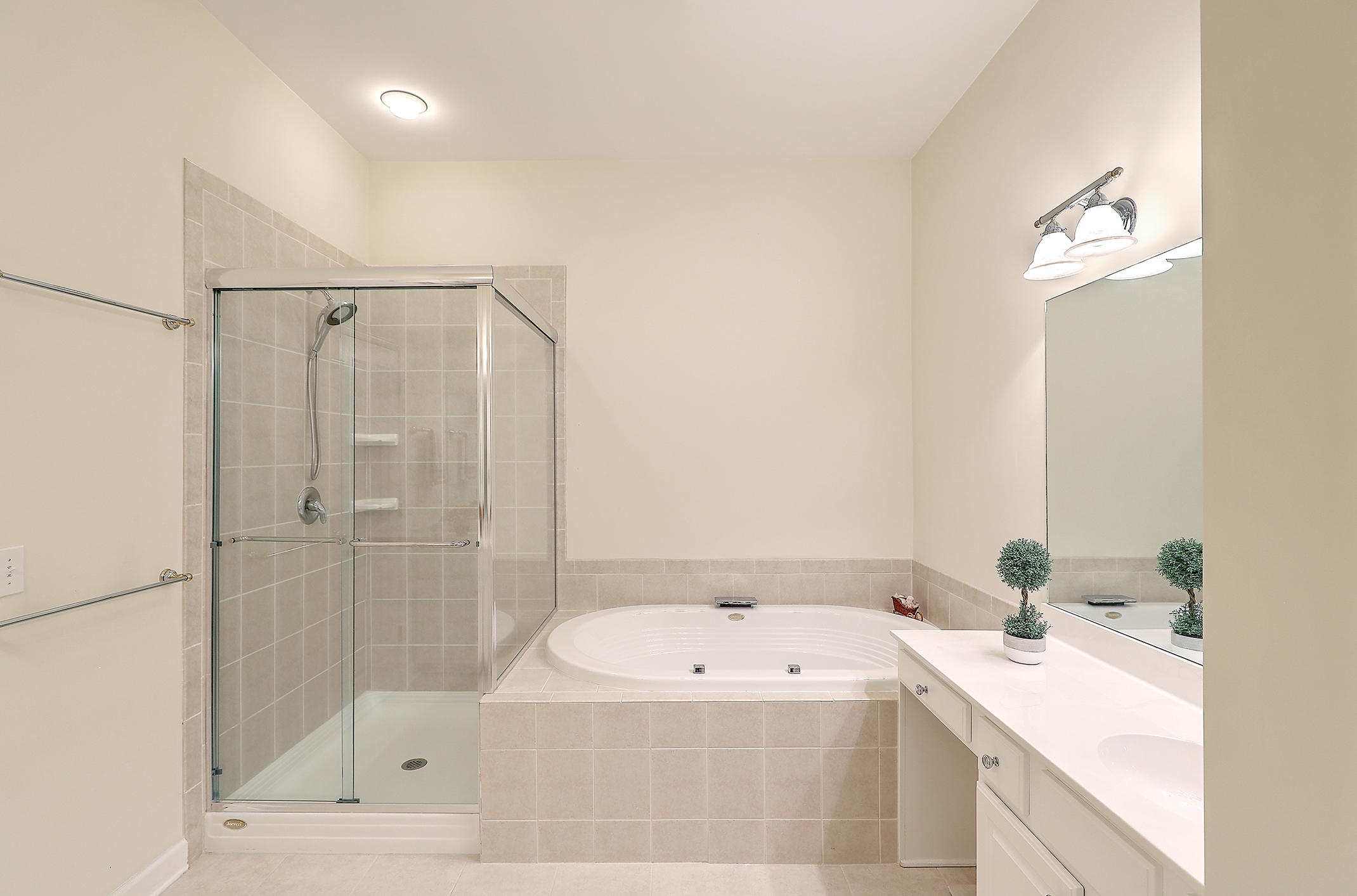 163 Fair Sailing Road Mount Pleasant, SC 29466 - Photo 21 of 56 Huge MB w/Separate Tub & Shower