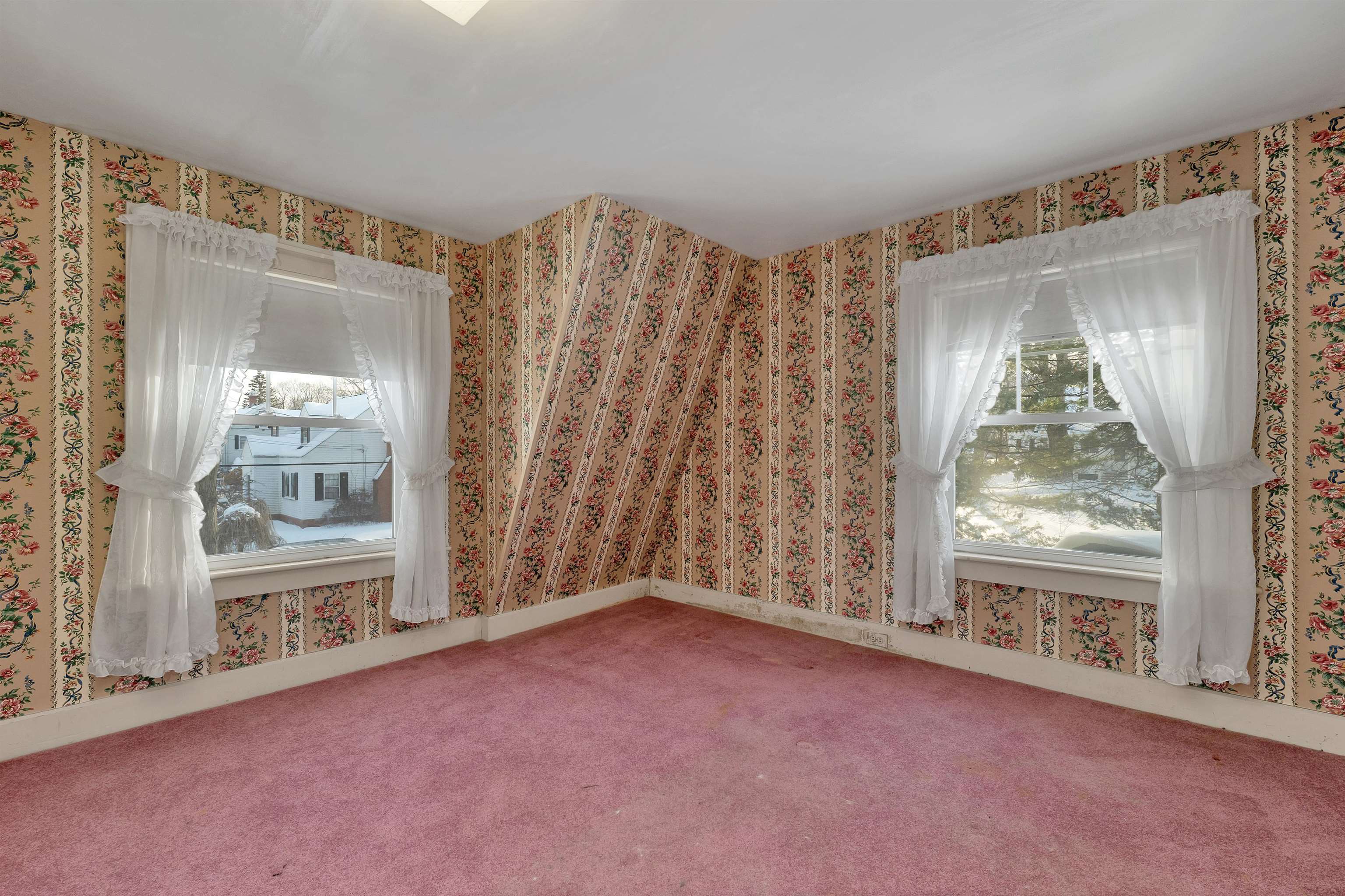 27 Tremont Street Laconia, NH 03246 - Photo 34 of 46