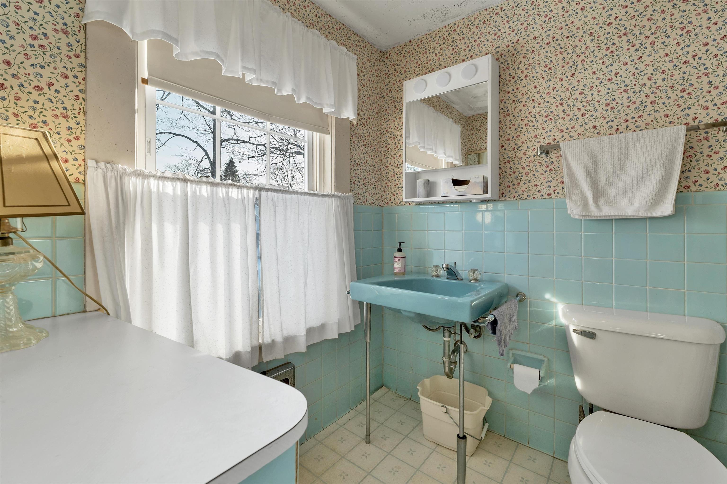 27 Tremont Street Laconia, NH 03246 - Photo 38 of 46