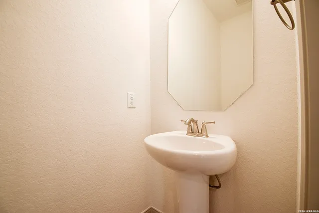 $1,699 | 10211 Tulipwood Pass, Unit 101, San Antonio, TX 78252