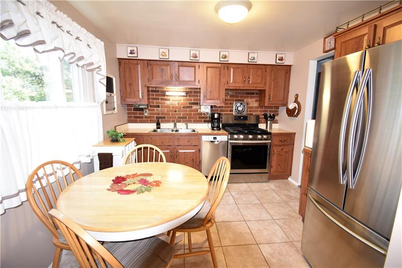 136 Parkedge Road Pittsburgh, PA 15220 - Photo 8 of 23 Gallery Image 8