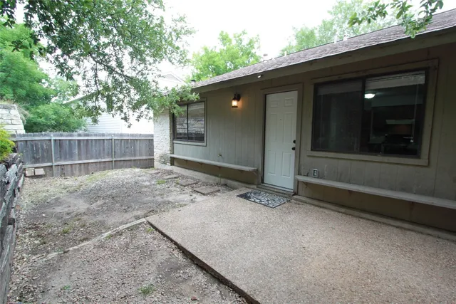 $1,800 | 6811 Thorncliffe Drive, Unit A, Austin, TX 78731