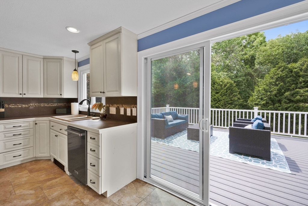 51 Lantern Lane West Springfield, MA 01089 - Photo 16 of 42