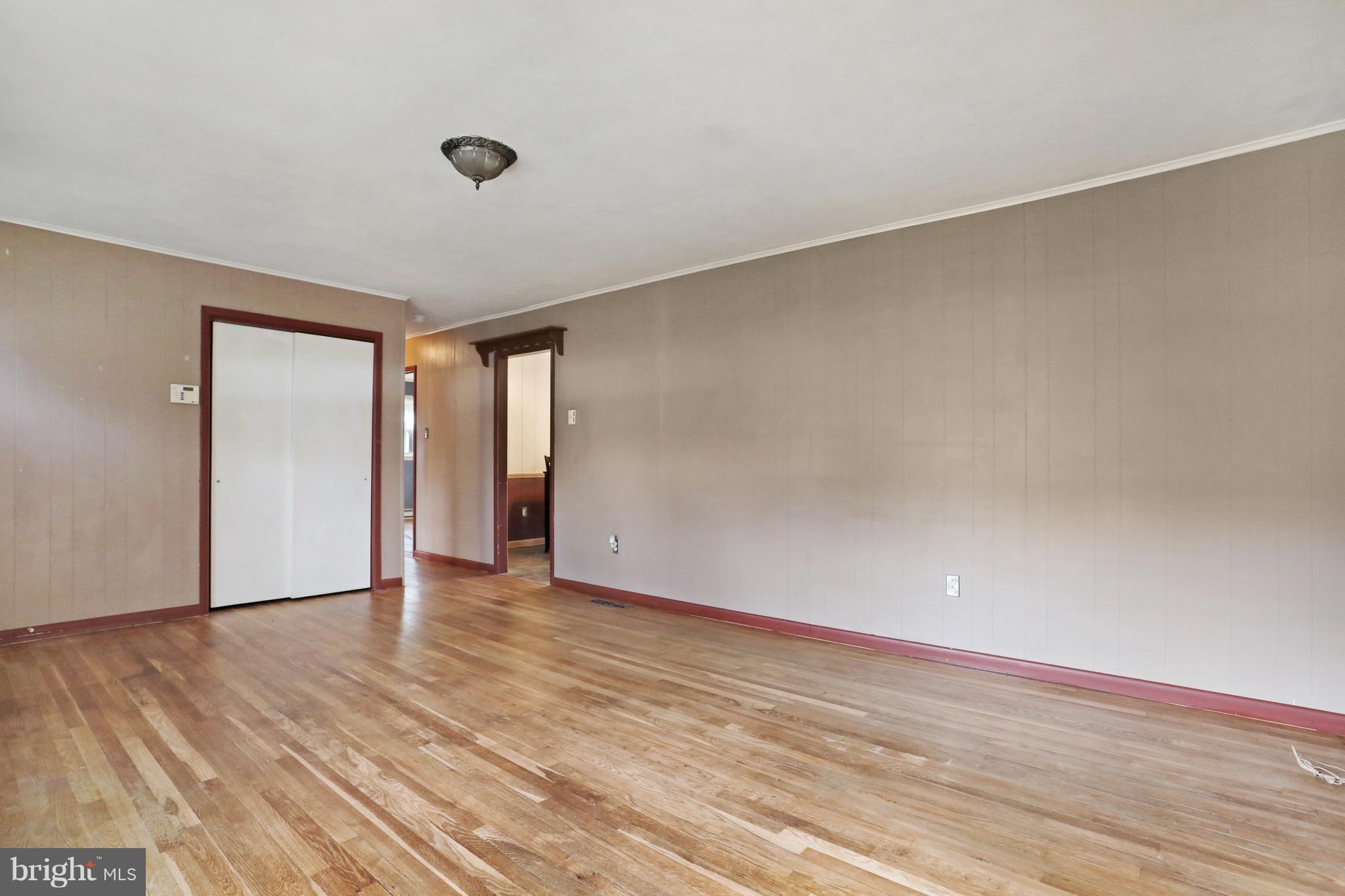 15149 Clear Spring Road Williamsport, MD 21795 - Photo 7 of 30 Living Room