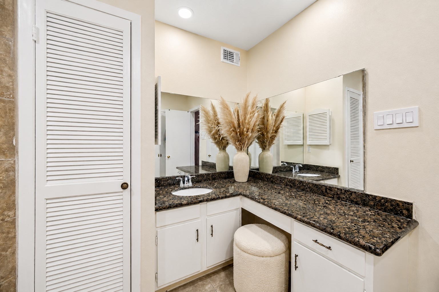 2238 South Piney Point Road, Unit 109 Houston, TX 77063 - Photo 14 of 21