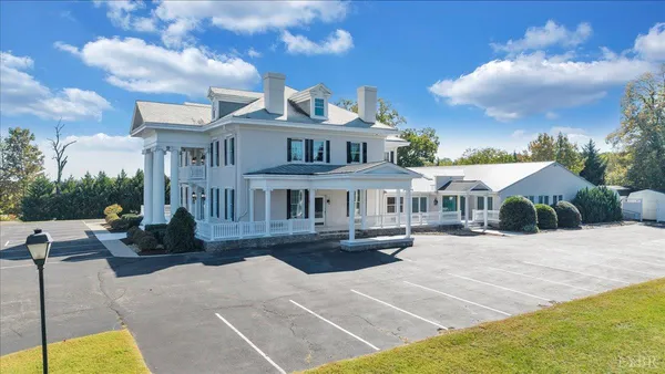 $2,500,000 | 812 East Main Street, Bedford, VA 24523