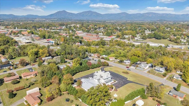 $2,500,000 | 812 East Main Street, Bedford, VA 24523