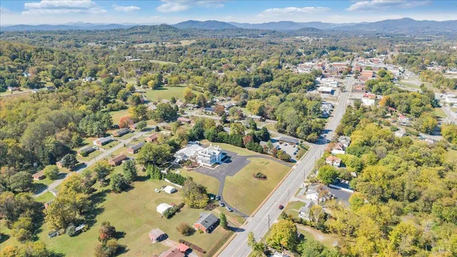 $2,500,000 | 812 East Main Street, Bedford, VA 24523