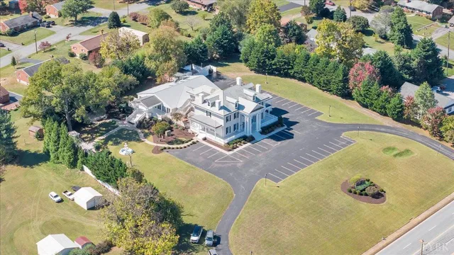 $2,500,000 | 812 East Main Street, Bedford, VA 24523