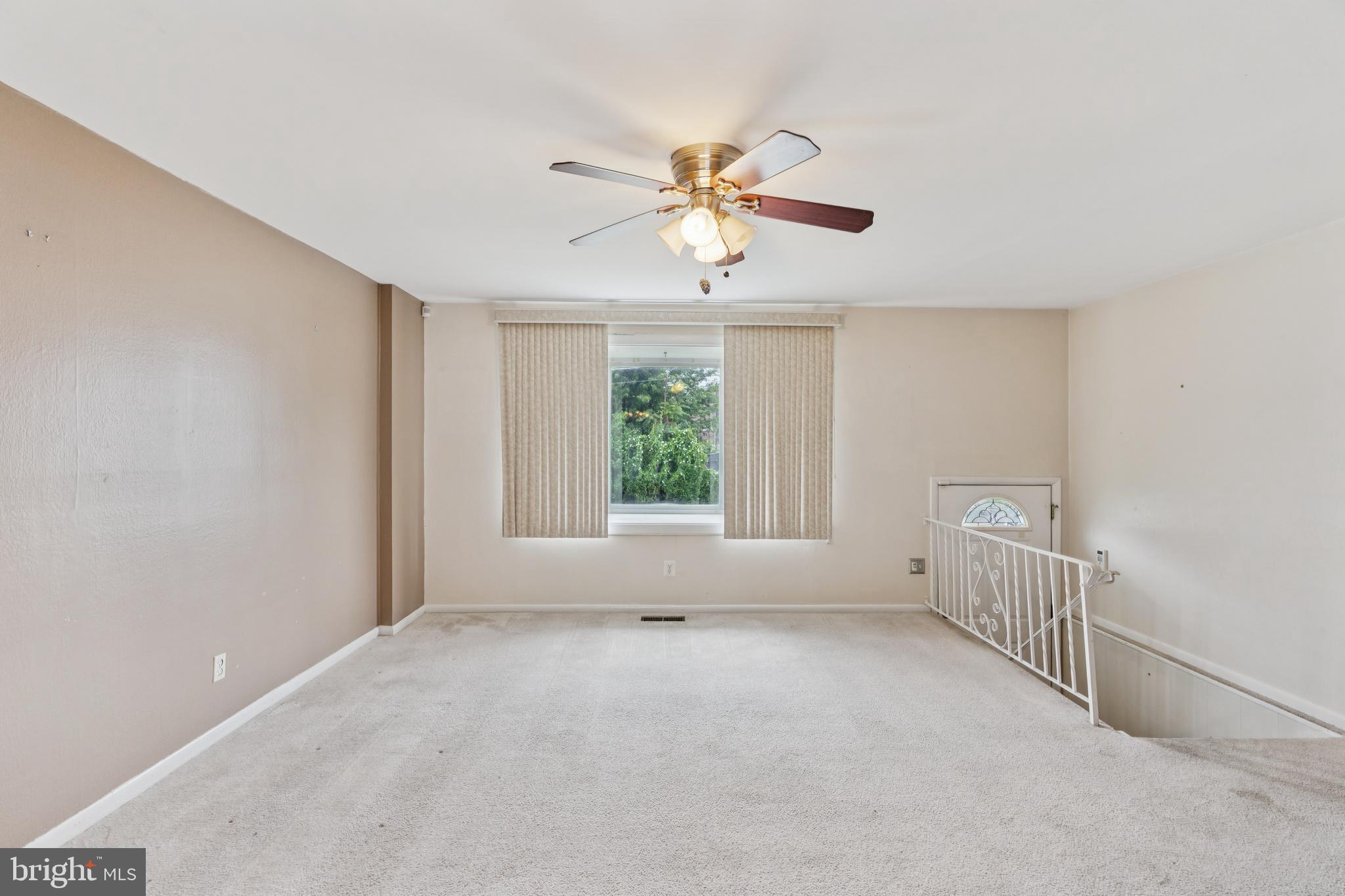 2811 Maxwell Street Philadelphia, PA 19136 - Photo 6 of 31 Living room