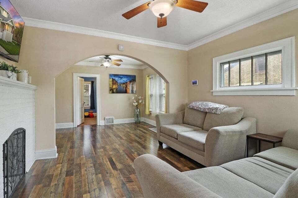 7519 29th Avenue Kenosha, WI 53143 - Photo 4 of 14 LV RM 1