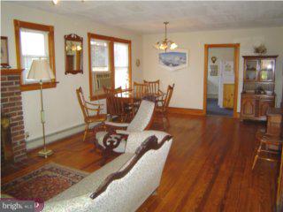 704 Grant Avenue Willow Grove, PA 19090 - Photo 2 of 4 Gallery Image 2