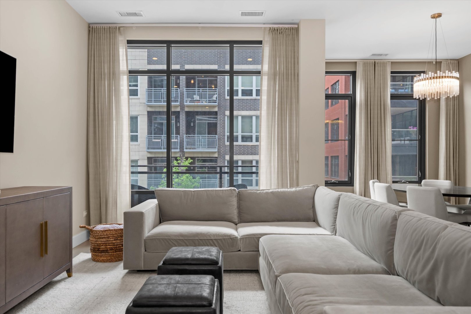 31 North Aberdeen Street, Unit 2S Chicago, IL 60607 - Photo 16 of 33 a living room with furniture and a window
