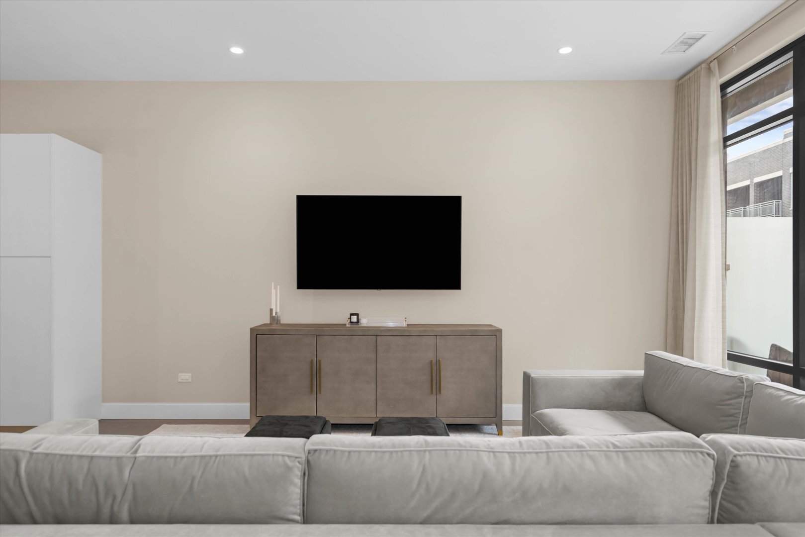 31 North Aberdeen Street, Unit 2S Chicago, IL 60607 - Photo 17 of 33 a living room with furniture and a flat screen tv