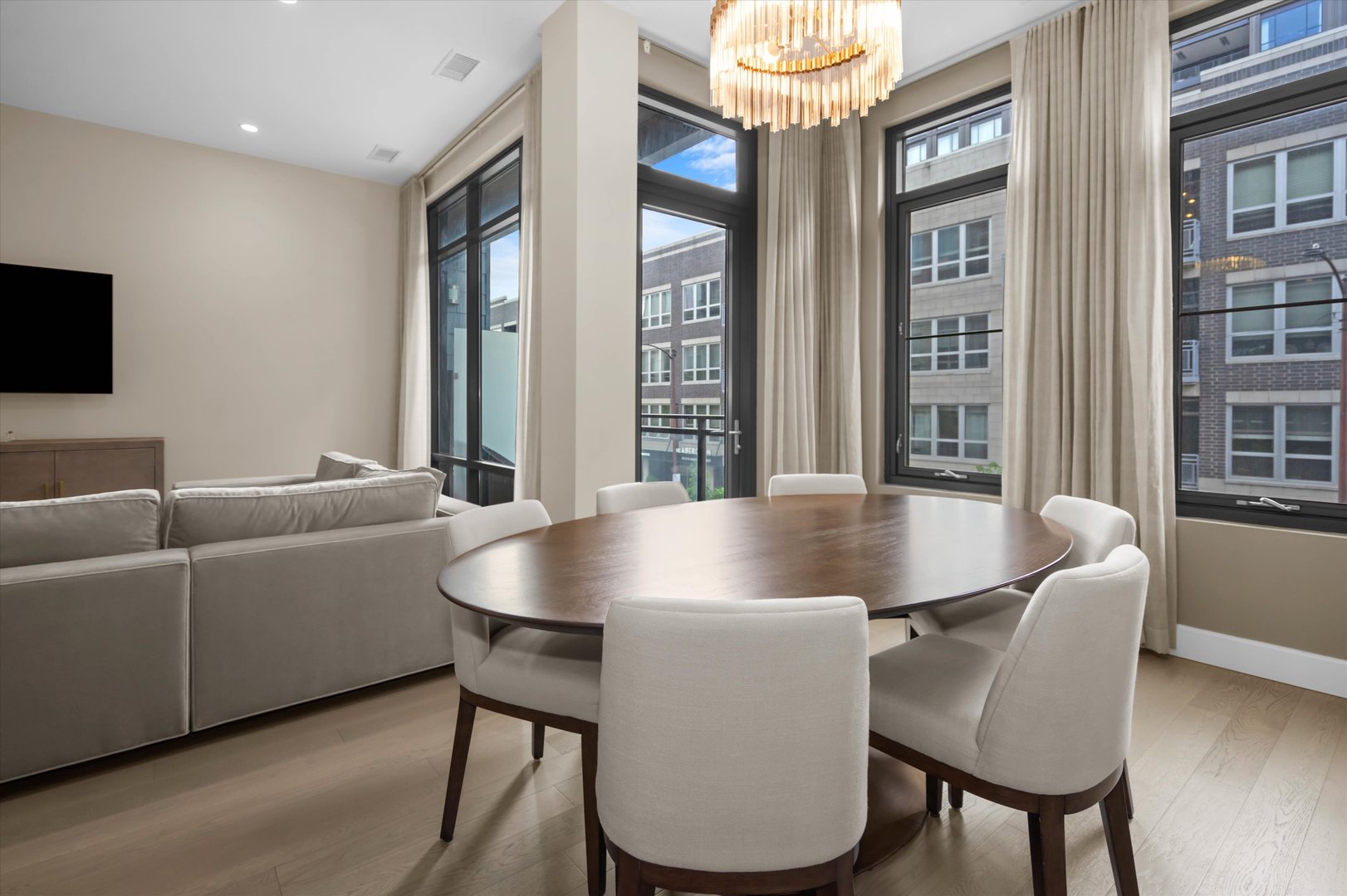 31 North Aberdeen Street, Unit 2S Chicago, IL 60607 - Photo 19 of 33 a living room with furniture and a large window