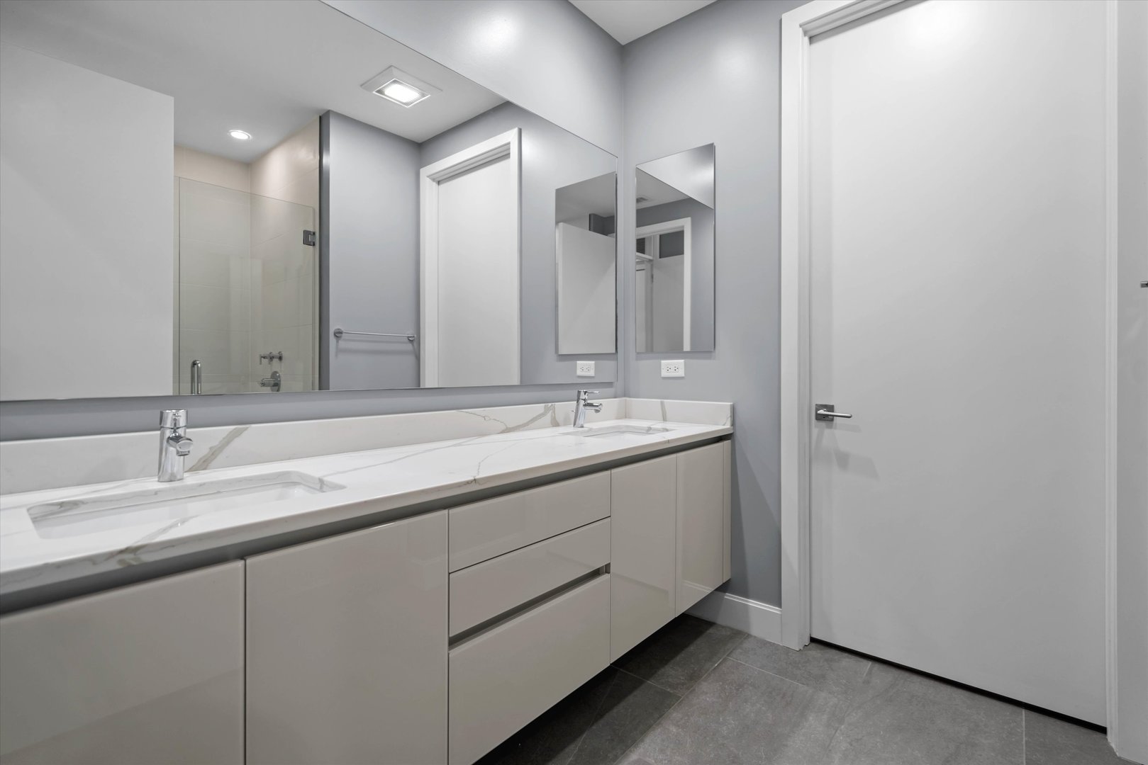 31 North Aberdeen Street, Unit 2S Chicago, IL 60607 - Photo 27 of 33 a bathroom with a double vanity sink and a mirror
