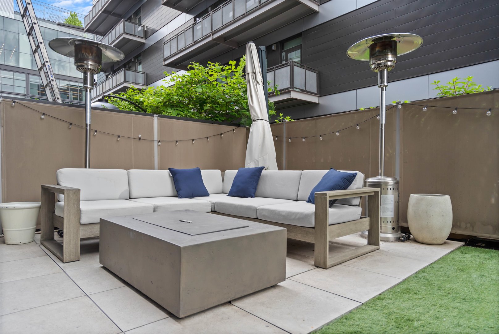 31 North Aberdeen Street, Unit 2S Chicago, IL 60607 - Photo 5 of 33 a building outdoor space with the couches and potted plant