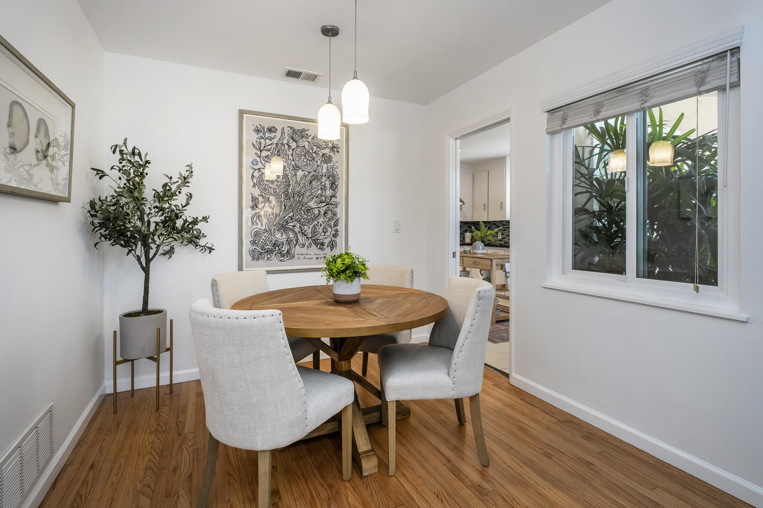 415 North La Cumbre Road Santa Barbara, CA 93110 - Photo 3 of 18 Dining area
